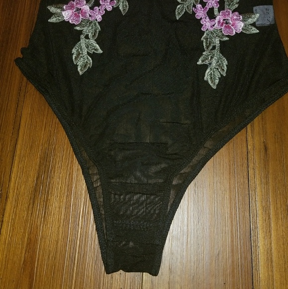 Black floral appliqué mesh bodysuit - Picture 6 of 6